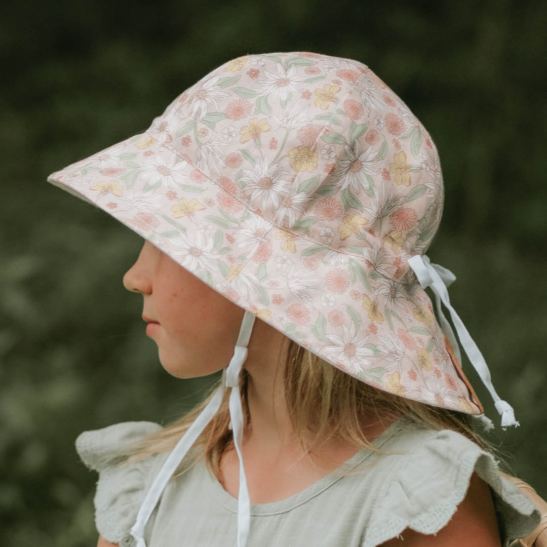 'Wanderer' Girls Panelled Bucket Sun Hat Wildflower / Blanc