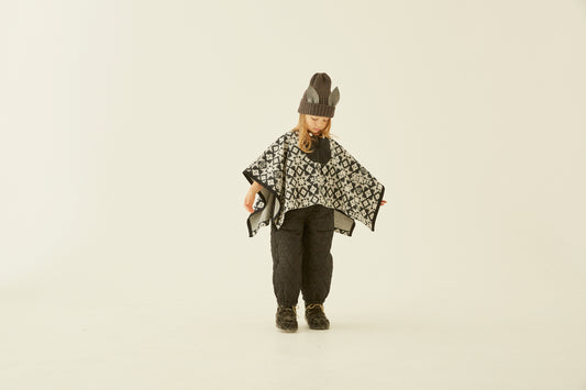 Eight Star Jaquard Poncho Black
