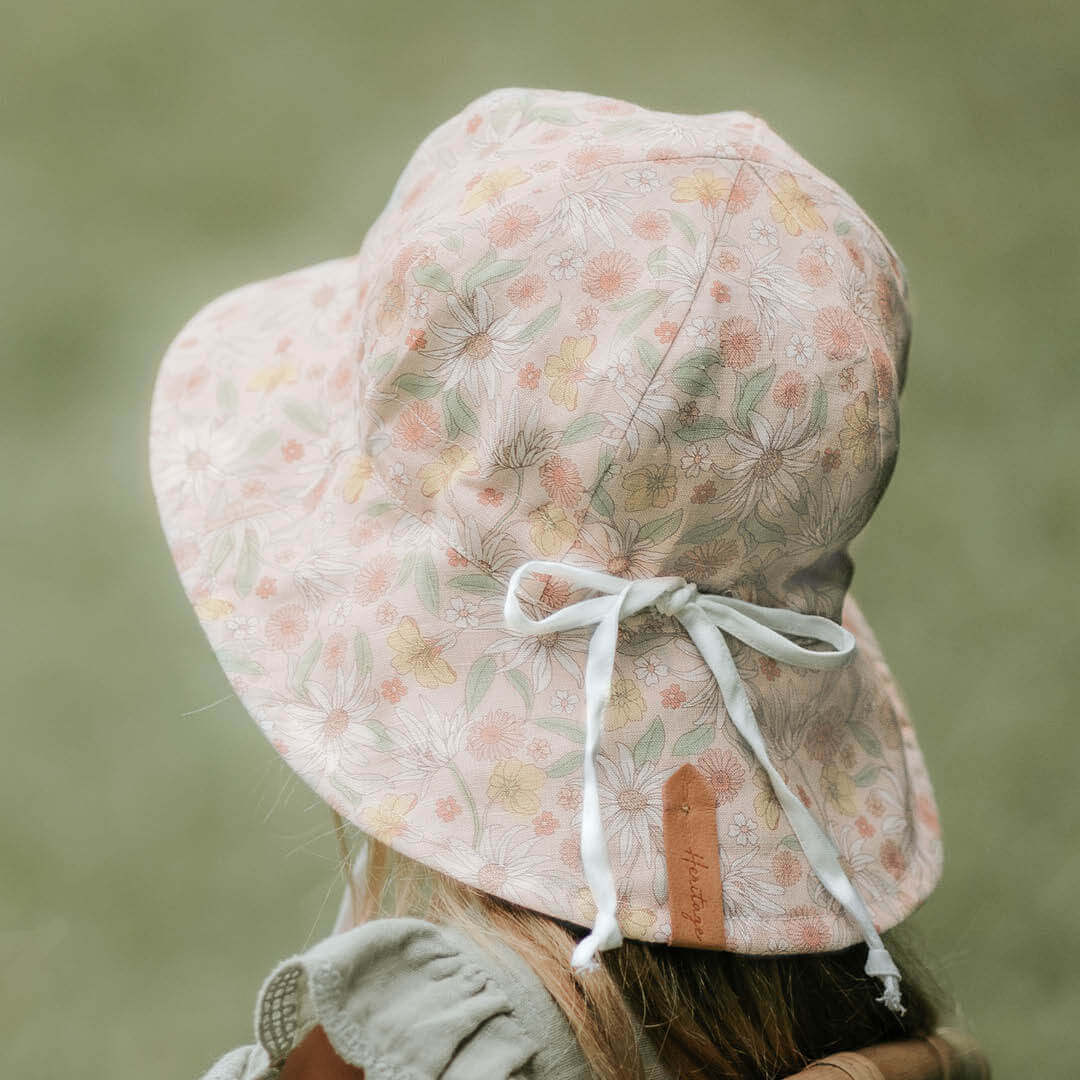 'Wanderer' Girls Panelled Bucket Sun Hat Wildflower / Blanc