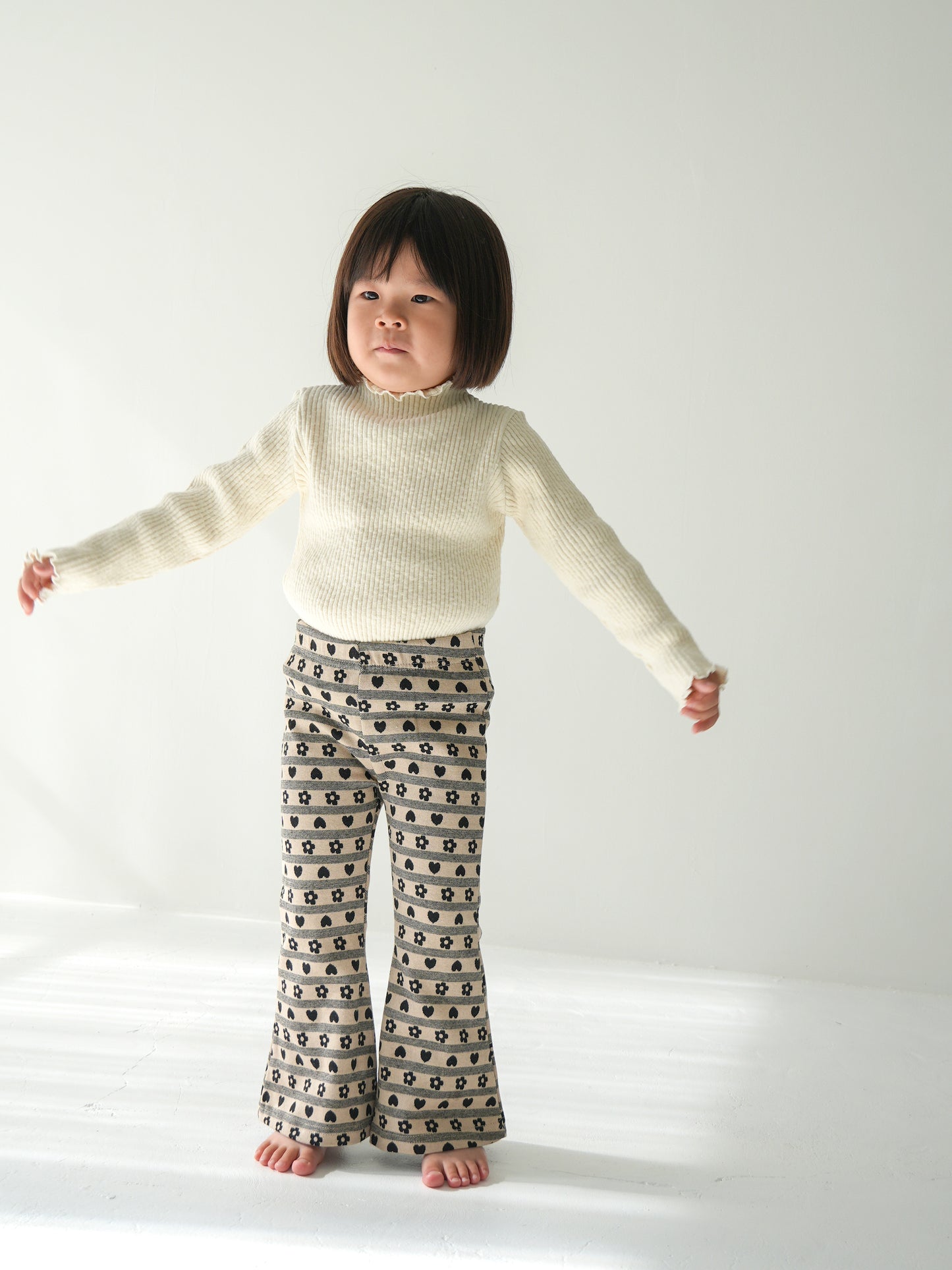 Flower Flare Heart Printed Pants Beige Black
