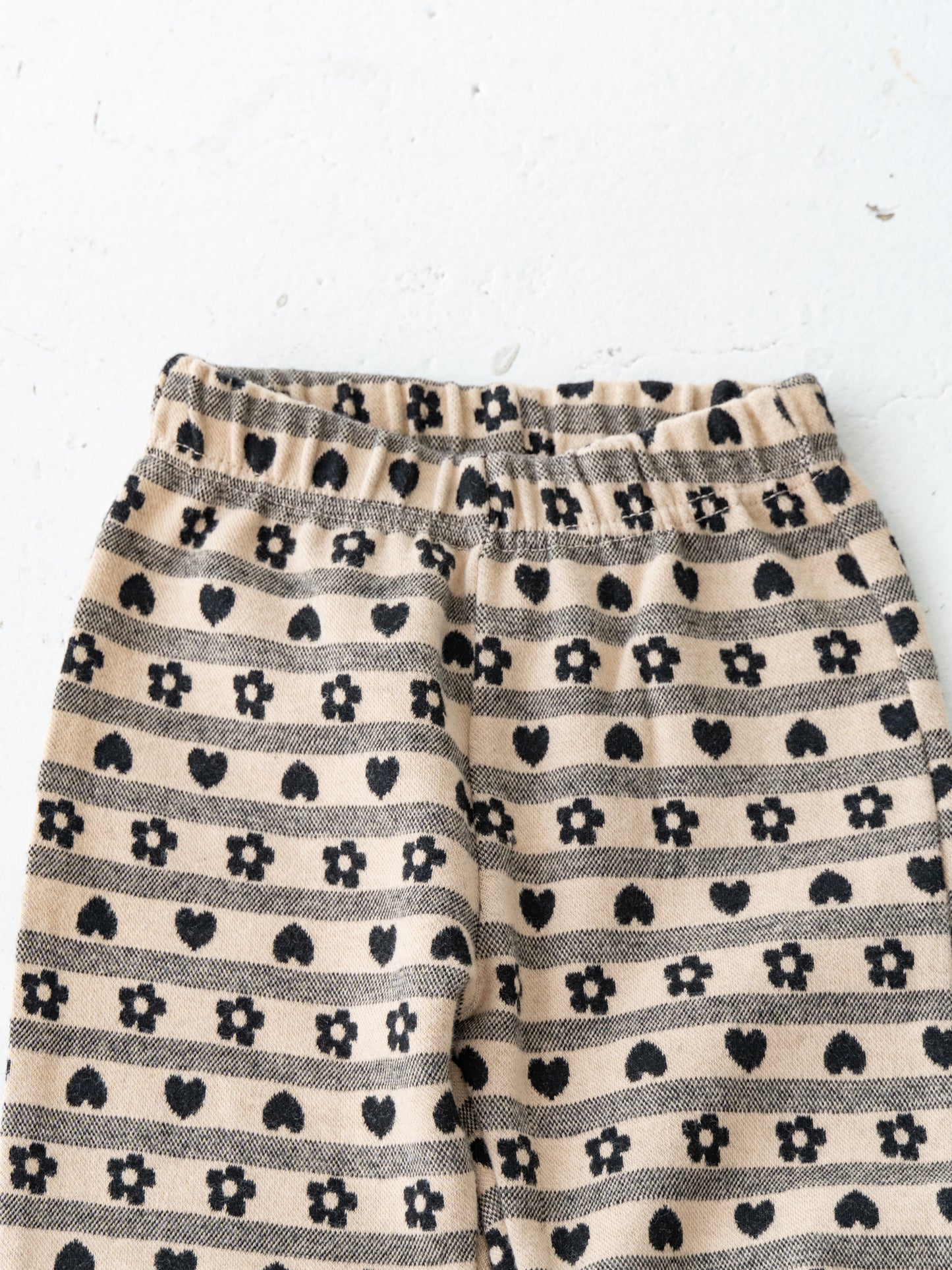 Flower Flare Heart Printed Pants Beige Black