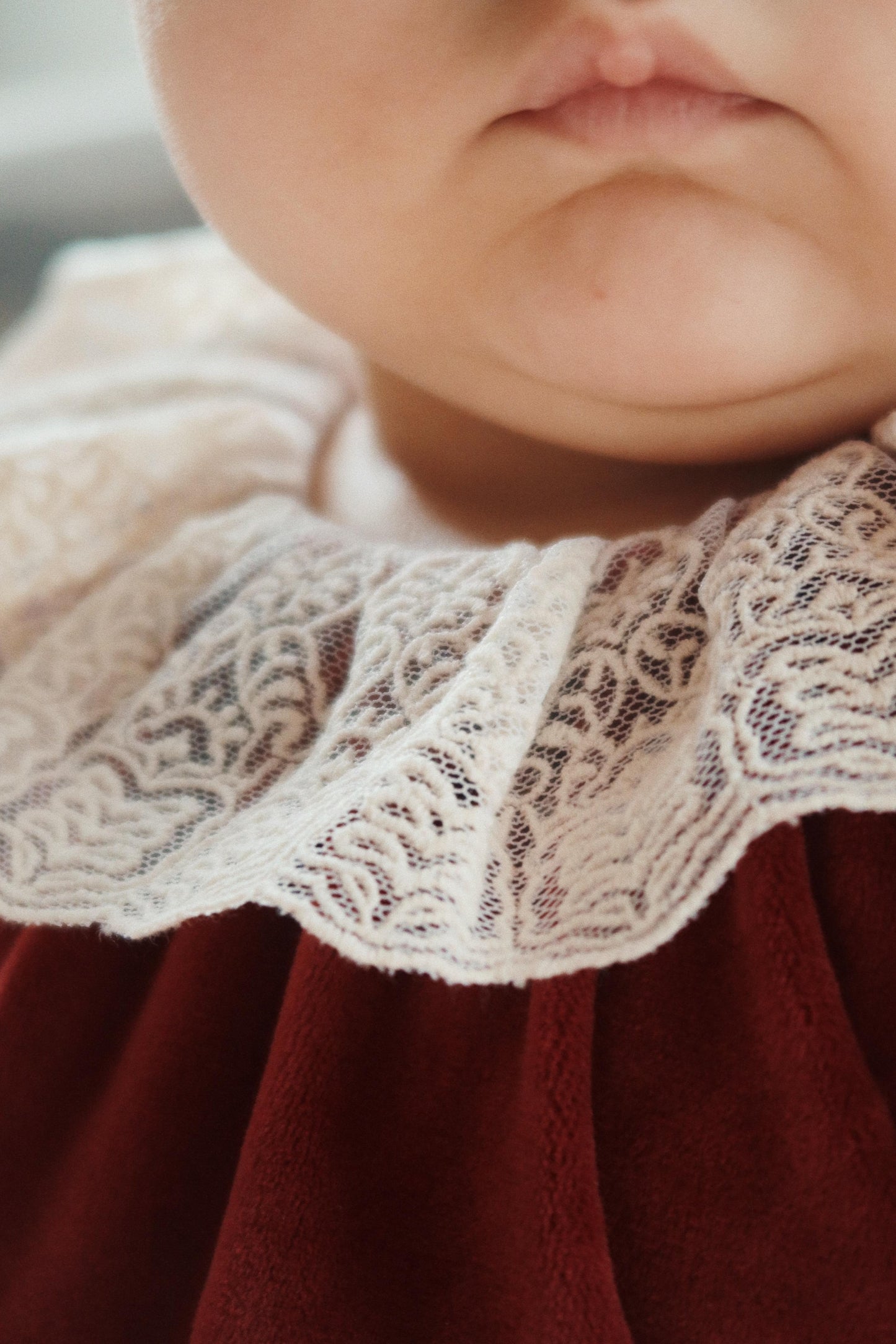 VENOLA Long Sleeves Collar Christmas Holiday Baby Velvet Romper Red